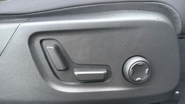 Volvo XC40 2.0 B3P Plus Dark 5dr Auto Petrol Estate